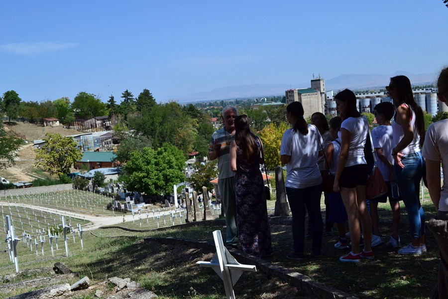 Потомци на хумкама славних предака