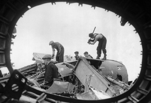 06_British_workers_salvage_Aluminum_from_wrecked_German_raiders_shot_down_over_England_Aug_26_1940_01.jpg