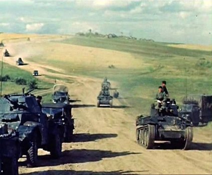 German_Panzer_columns_on_the_move_02.jpg